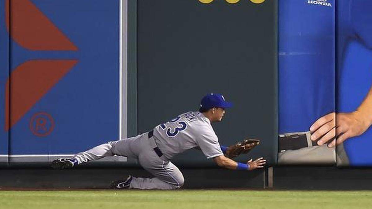 
Royals right fielder Nori Aoki made a inning-ending catch in the seventh against the Angels during Thursday’s ALDS game one in Anaheim.

