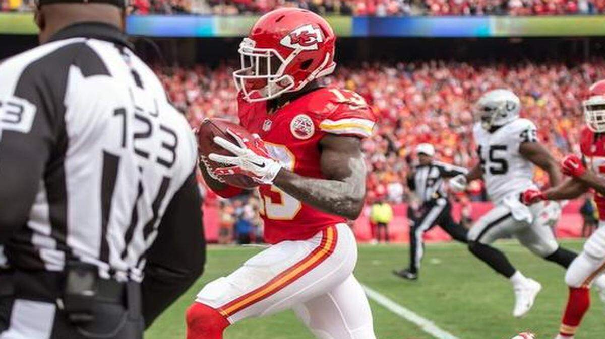 
The Chiefs’ De’Anthony Thomas raced down the sideline for an 81-yard touchdown on a punt return in the first quarter of Saturday’s game against the Raiders at Arrowhead Stadium.
