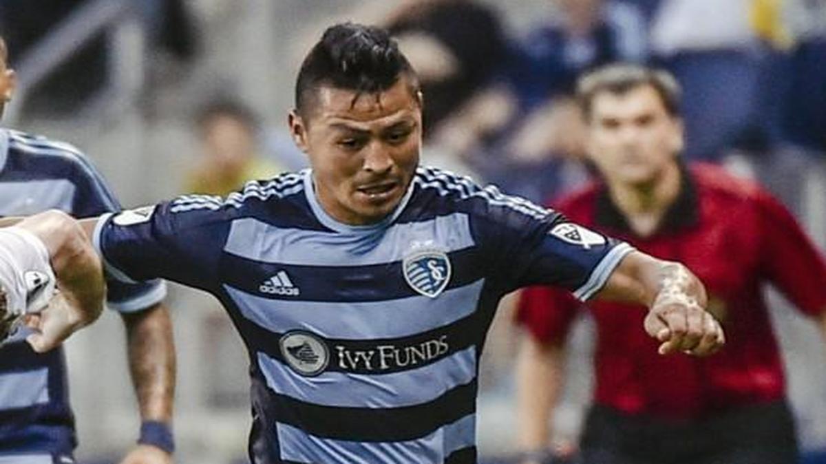 Sporting Kansas City midfielder Roger Espinoza (right).