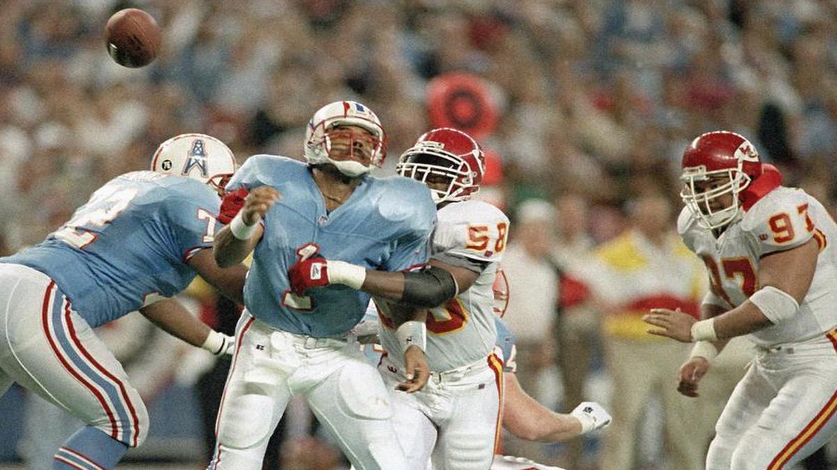 
Houston Oilers quarterback Warren Moon was sacked by Chiefs linebacker Derrick Thomas for a seven-yard loss in the fourth quarter of an AFC playoff game Jan. 16, 1994, at the Astrodome in Houston. It was the Chiefs’ last playoff win.
