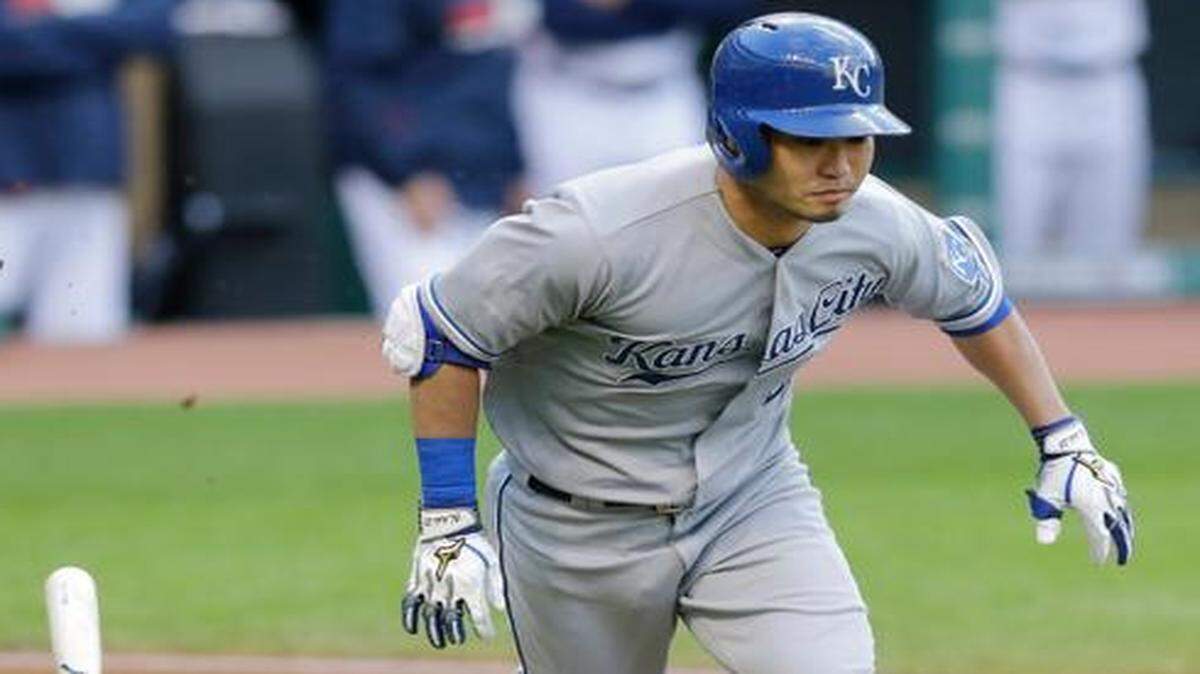 
The Royals’ Nori Aoki drove in a run with a single in the 10th inning of the suspended game on Monday.


