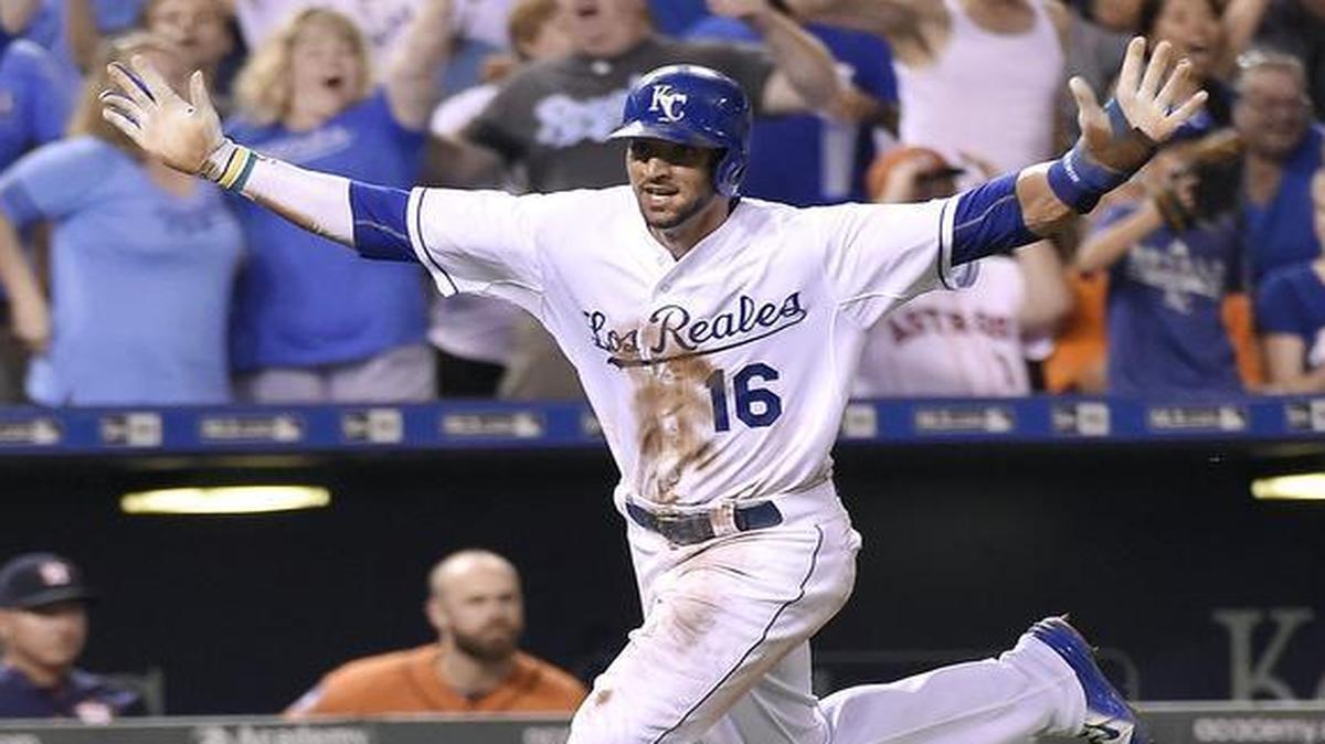
The Royals’ Paulo Orlando celebrated as he headed for home with the winning run in the 10th inning Saturday night.
