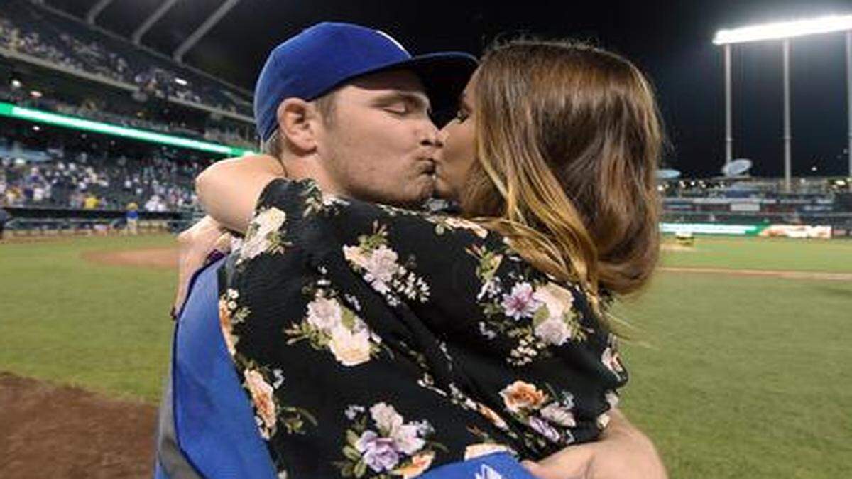 
Royals starter Liam Hendriks got a kiss from his wife, Kristi, after a 6-1 victory over the Twins on Wednesday.


 
