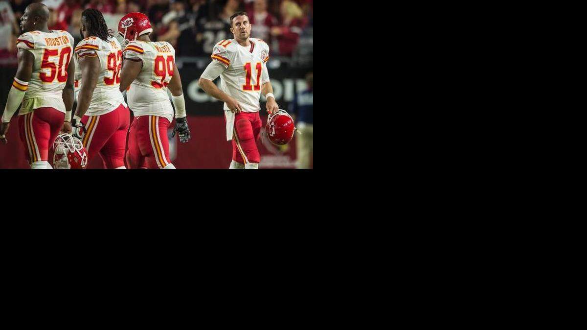 
Flanked by defenders Justin Houston, Dontari Poe and Vance Walker, Alex Smith (right) showed his frustration after the Chiefs’ loss to Arizona on Sunday.
