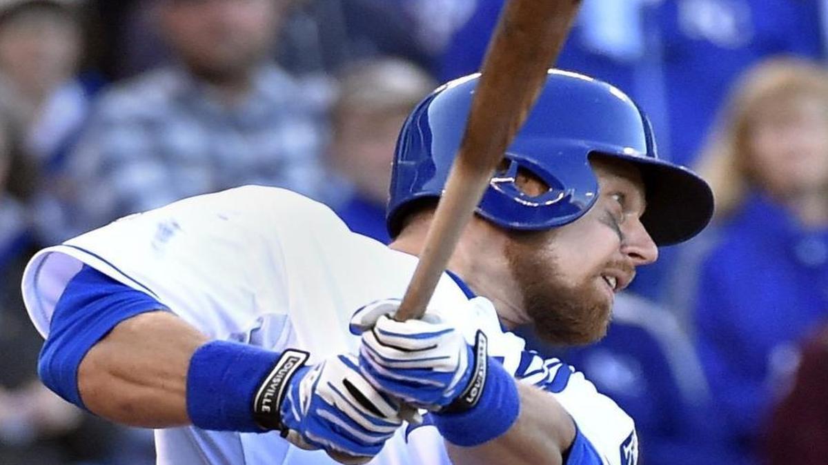 
Royals second baseman Ben Zobrist singled in the seventh inning and drove in Alcides Escobar for the go-ahead run in Friday’s game.
