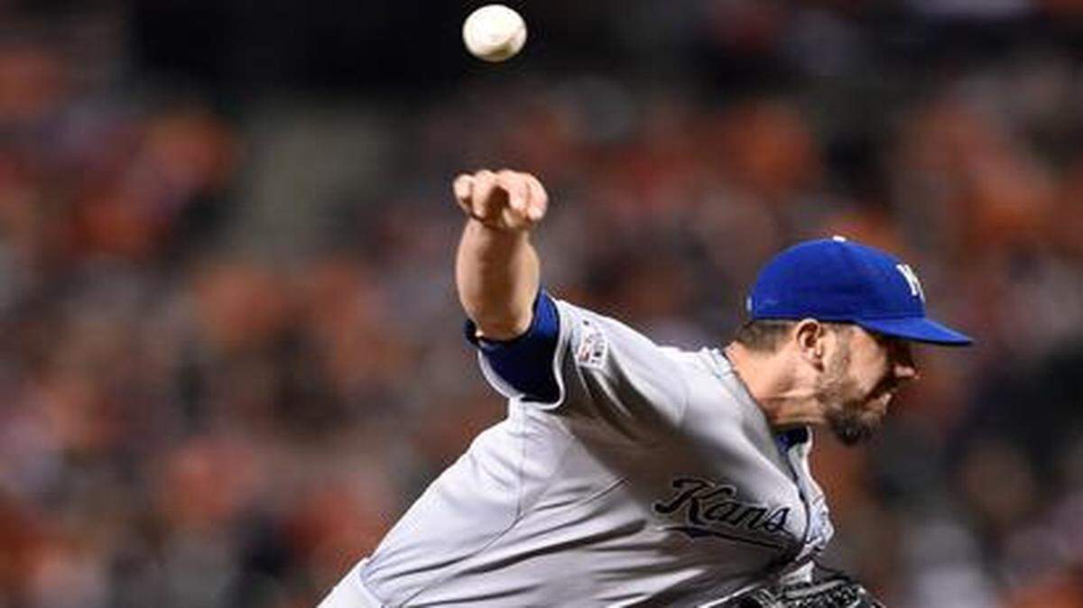 
Kansas City Royals starting pitcher James Shields threw a pitch in the first inning of Friday’s game.
