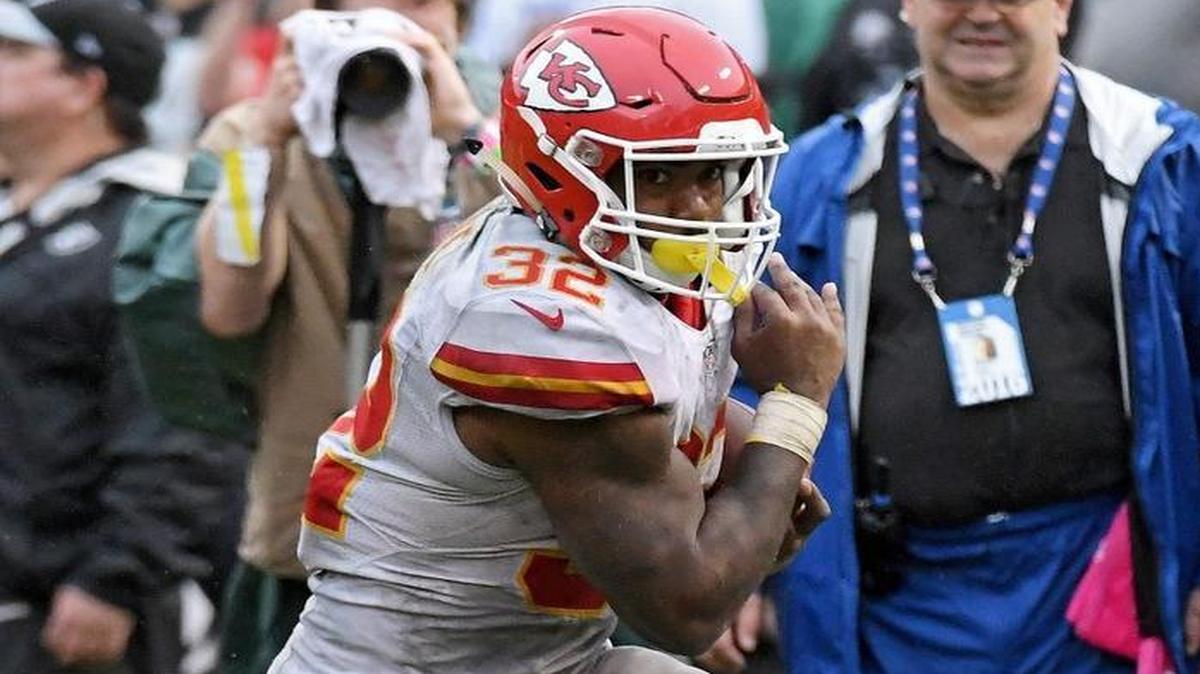 Chiefs running back Spencer Ware leaves Raiders linebacker Bruce Irvin grasping at thin air on Sunday at Oakland.