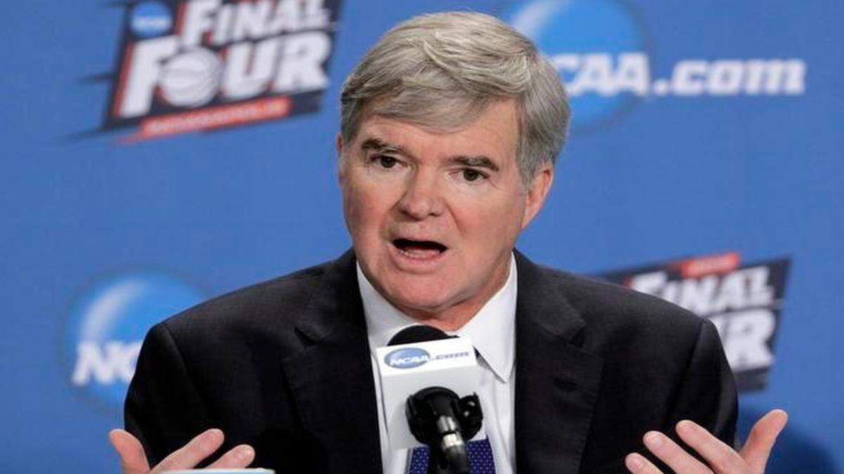 
With the Final Four bearing down this weekend, NCAA President Mark Emmert moved swiftly in rebuke of Indiana’s controversial Religious Freedom Restoration Act.
