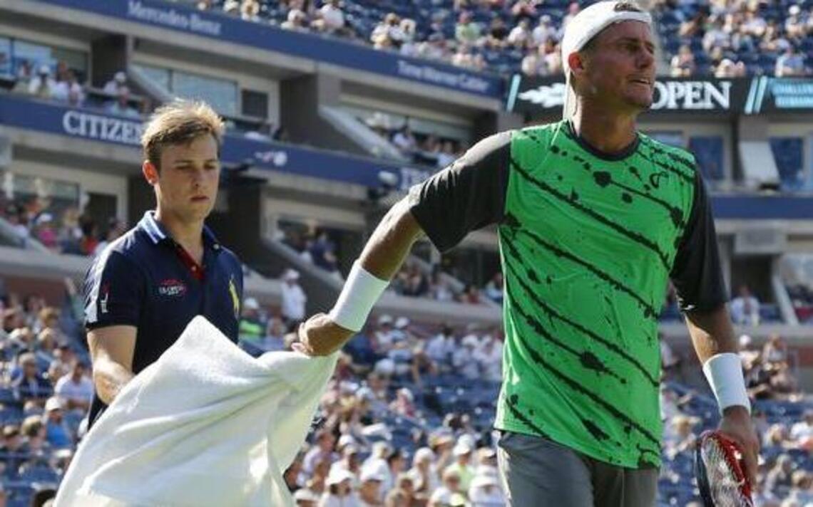 Take my sweat, please: Tennis’ gross towel ritual