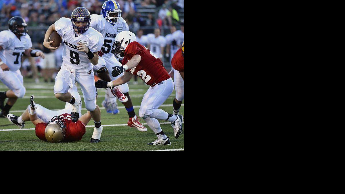 
Austin Hinck of Kearney carries the ball for Missouri during second-quarter action last week in the Greater Kansas City Football Coaches Association Kansas vs. Missouri All-Star Game.
