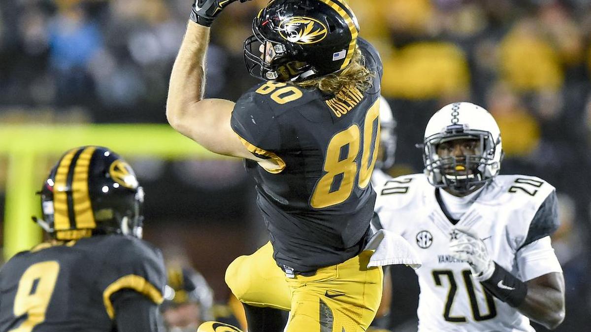 Missouri Tigers tight end Sean Culkin (80)made a catch during the third quarter of the college football game against the Vanderbilt Commodores on Saturday, Nov. 12, 2016, in Columbia on Faurot Field in Memorial Stadium.