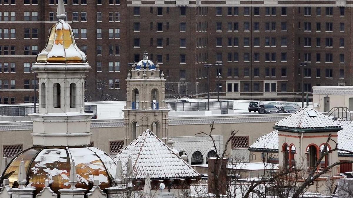 Forget dreams of a white Christmas, the holiday this year in Kansas City will be one of the city’s warmest. In 2017, between 1 and 2 inches of snow fell across the Kansas City area on Christmas Eve as shown on the towers of the Country Club Plaza.