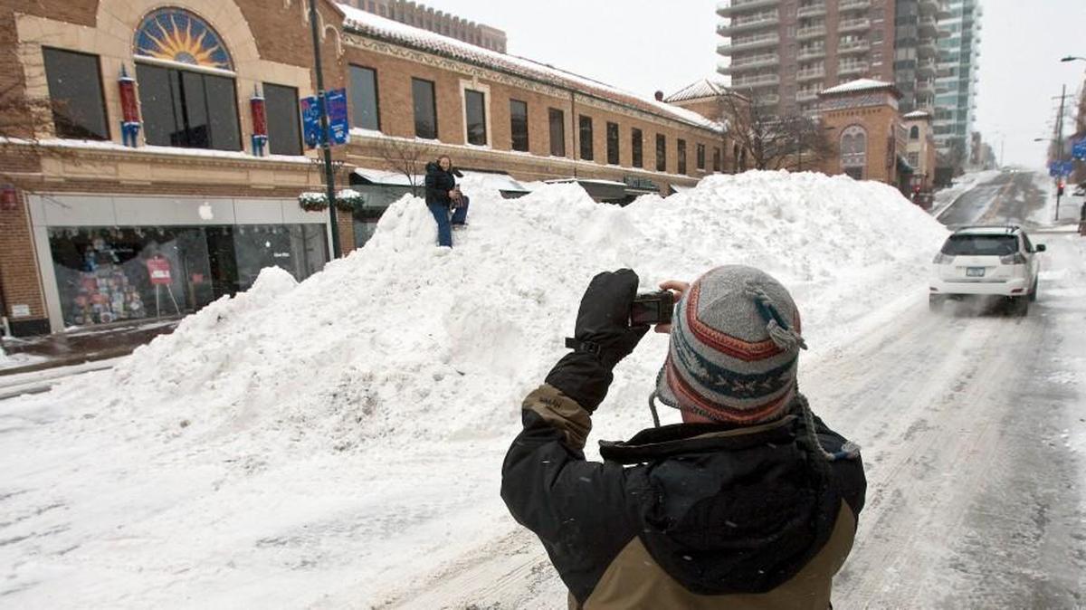 White Christmases are rare in Kansas City. Despite a Christmas Eve snow on Sunday, Kansas City might miss a white Christmas again this year. On Christmas Day 2009, crews on the Country Club Plaza piled up the snow near Broadway and Nichols Road.